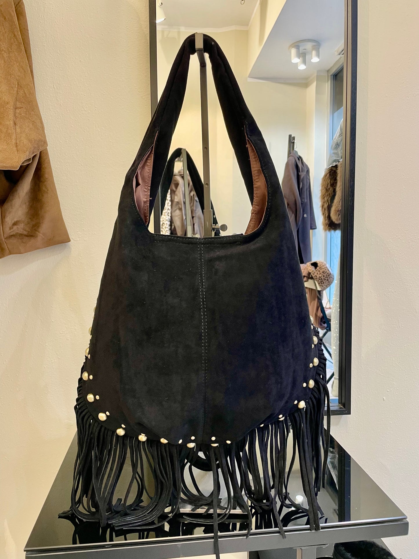 Shopper boho con frange e borchie