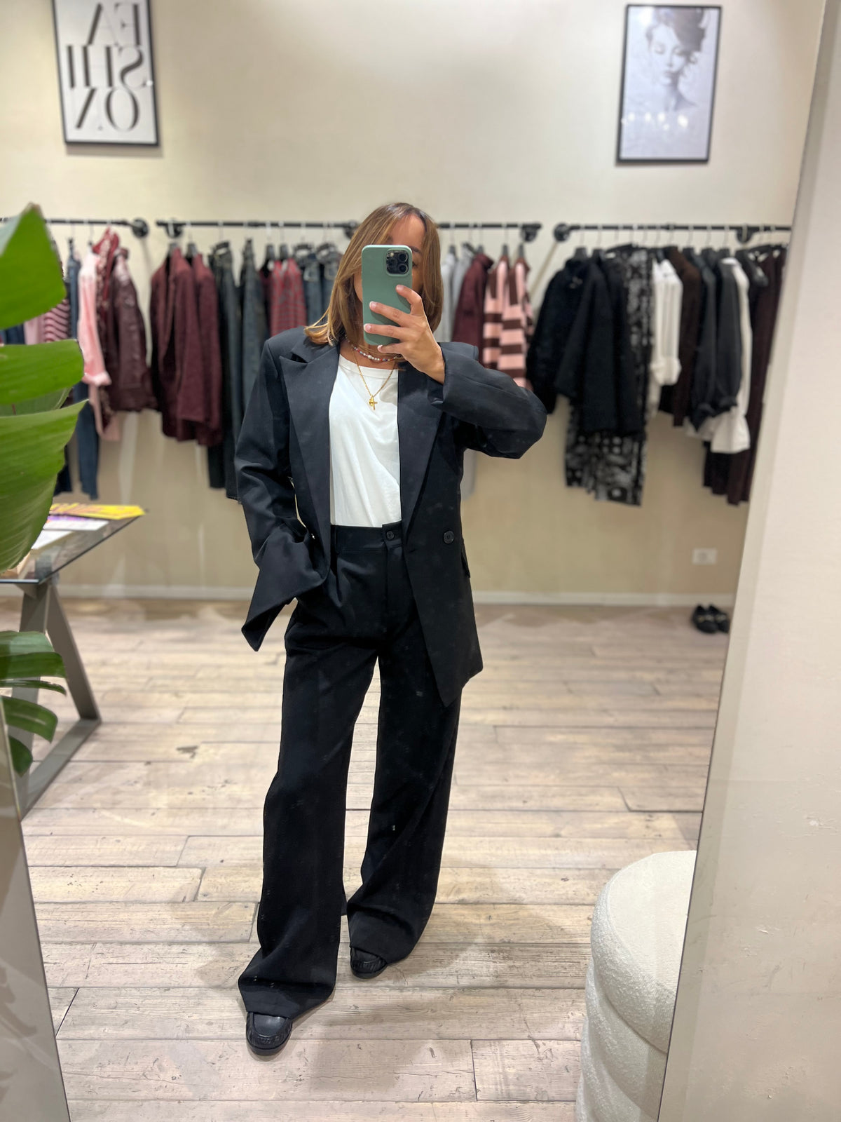 Completo giacca e pantalone nero con cintura
