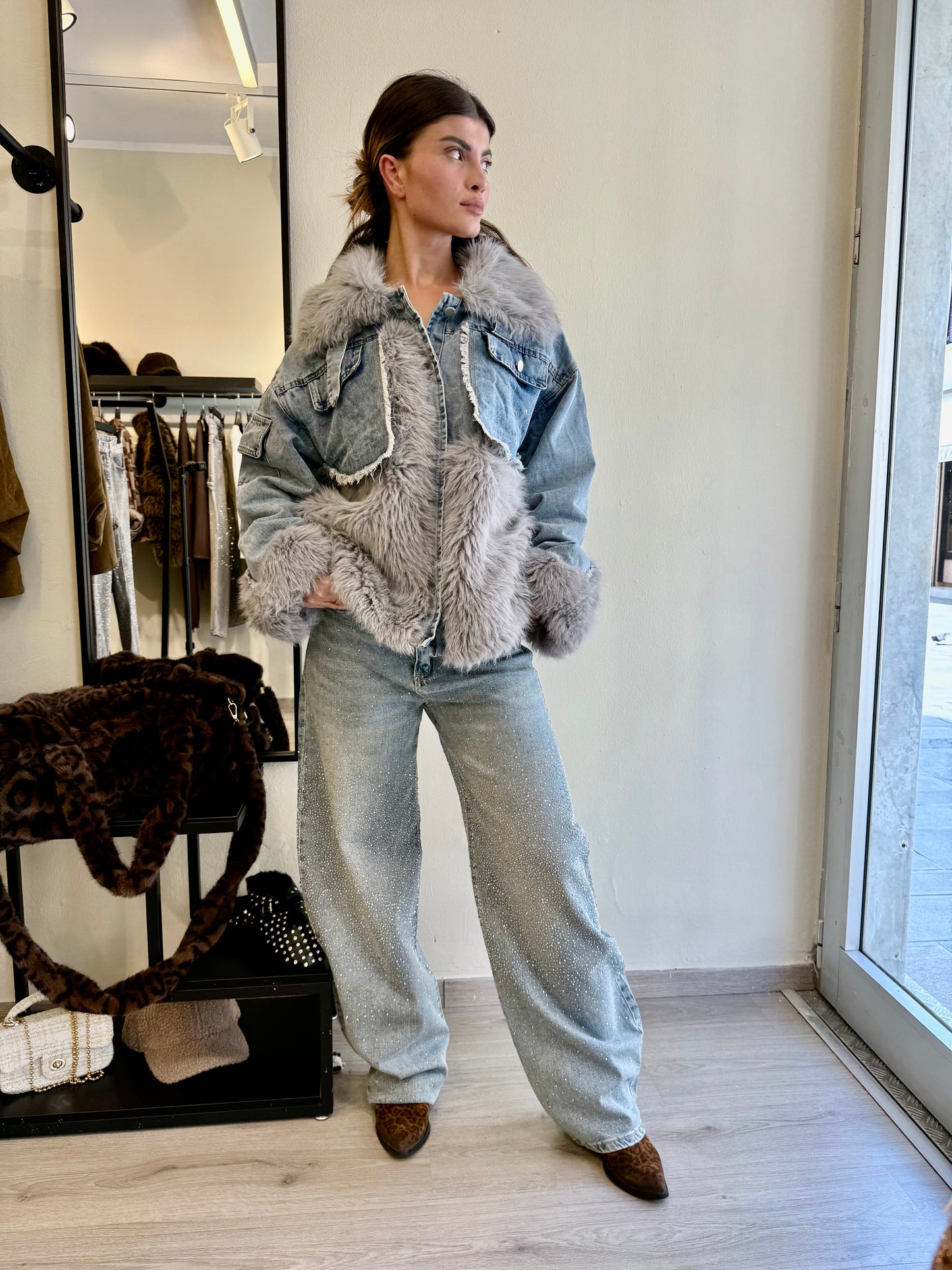 Giubbotto denim con inserti ecopelliccia
