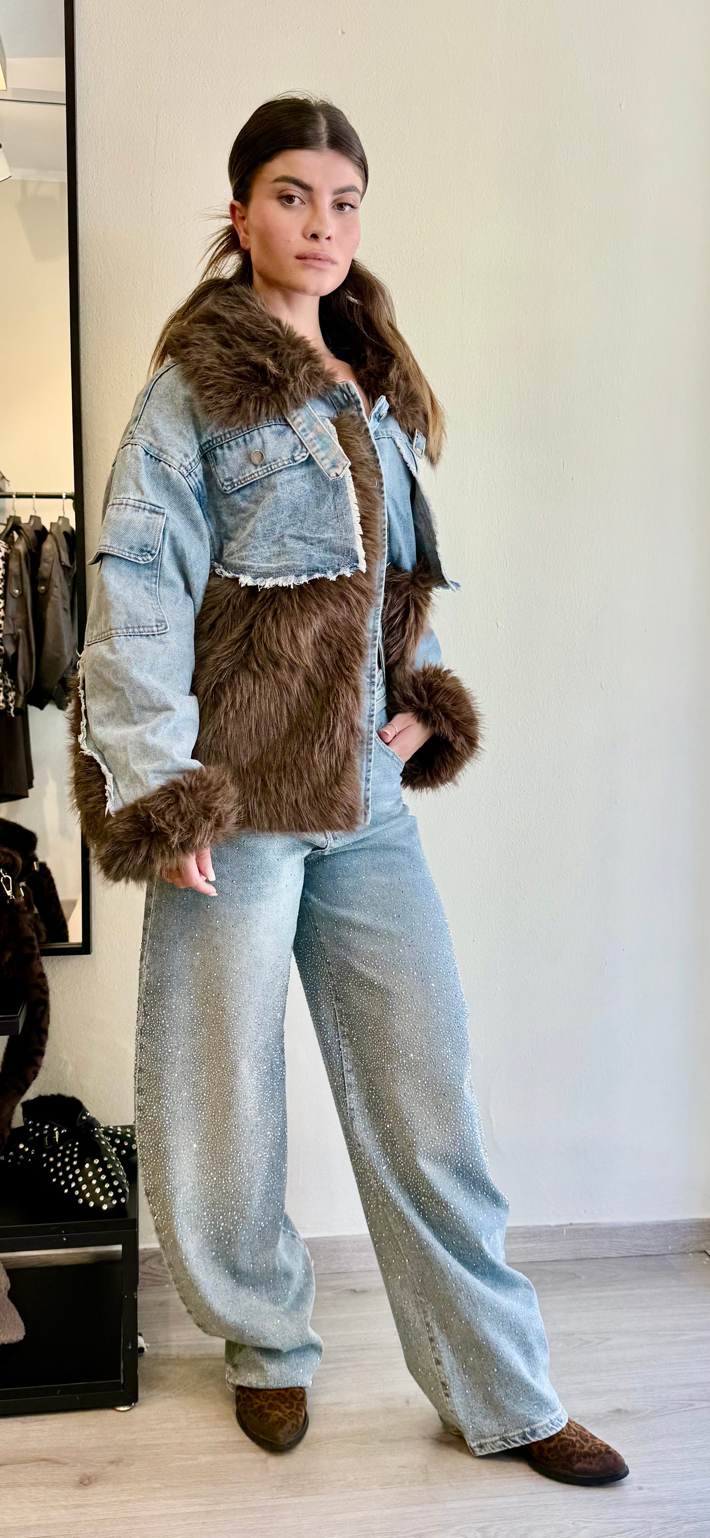 Giubbotto denim con inserti ecopelliccia