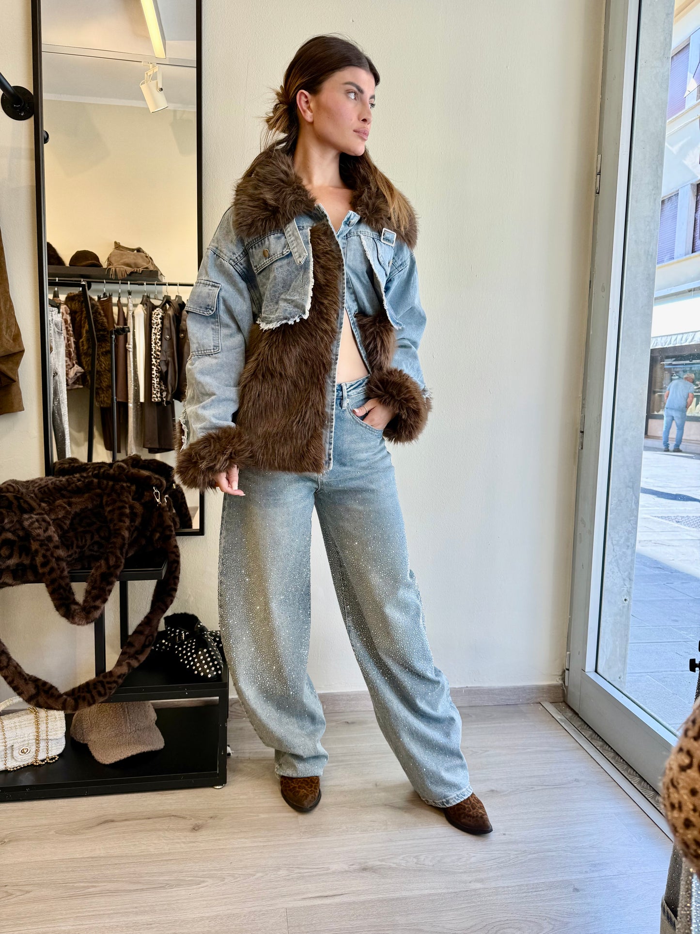 Giubbotto denim con inserti ecopelliccia