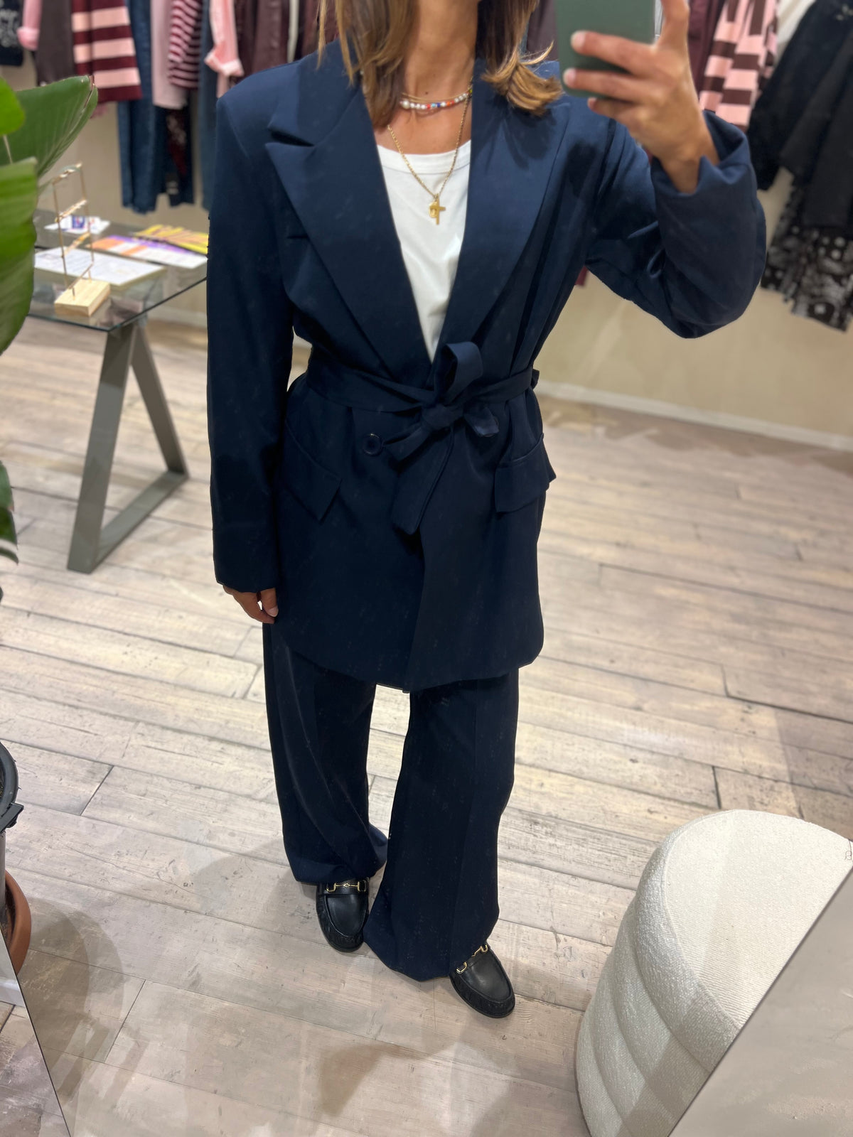 Completo giacca e pantalone blu cintura in vita