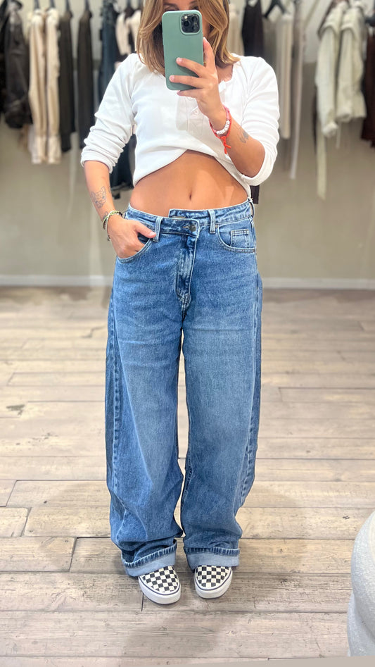 Jeans Baloon bottone spostato
