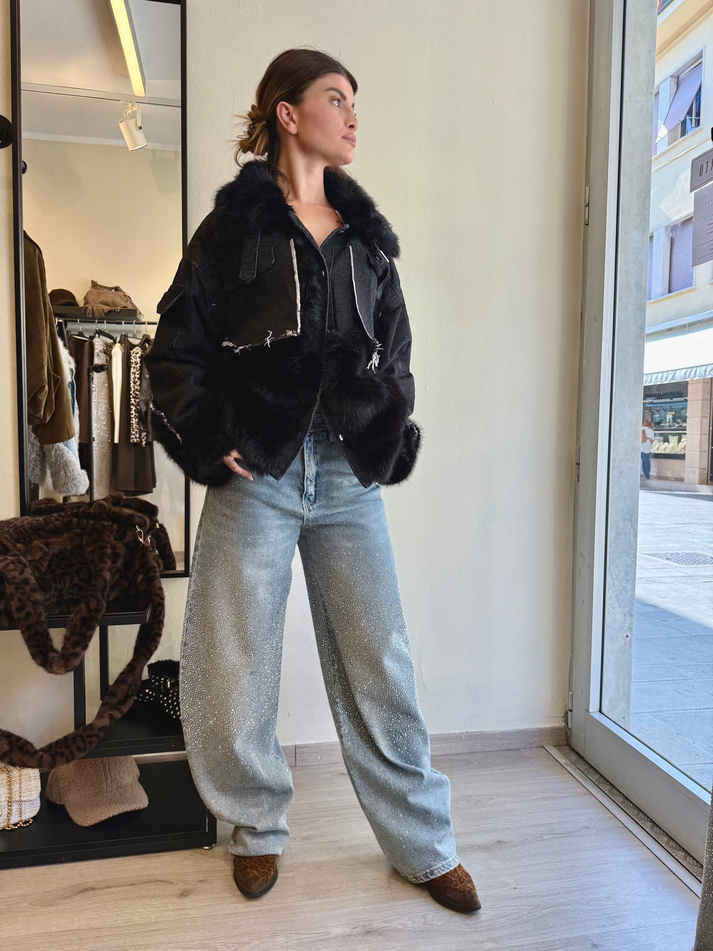 Giubbotto denim con inserti ecopelliccia