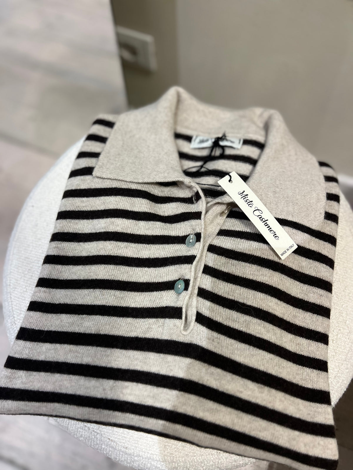 Maglia polo beige e blu cachemere