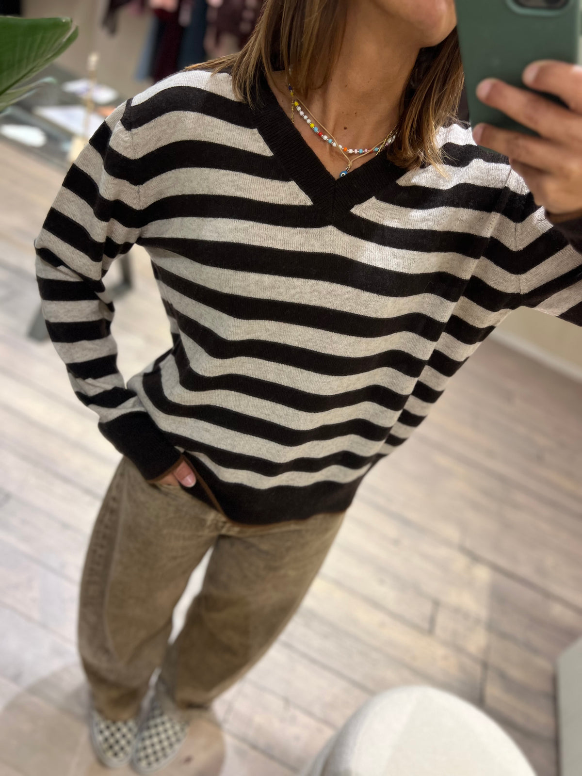 Maglia scollo V cachemere marrone e beige